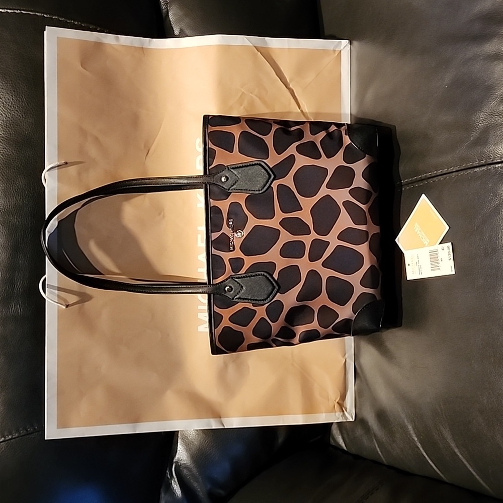 AUTHENTIC NWOT NEVER WORN.    MICHAEL KORS EVA SMALL TZ TOTE